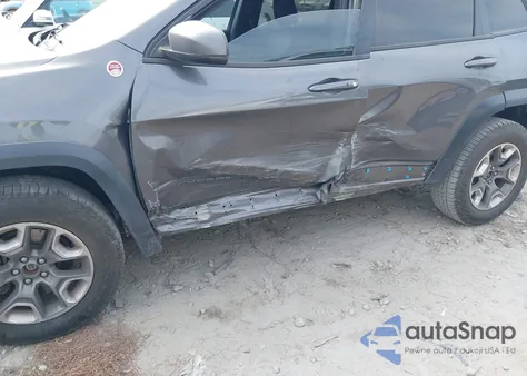 2019 Jeep Cherokee Trailhawk 4X4 из США, поврежденный, VIN 1C4PJMBX1KD314121